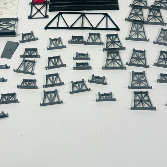 Bachmann Over & Under Blinking Bridge With 50 Bridge Supports - Picture 6 of 7